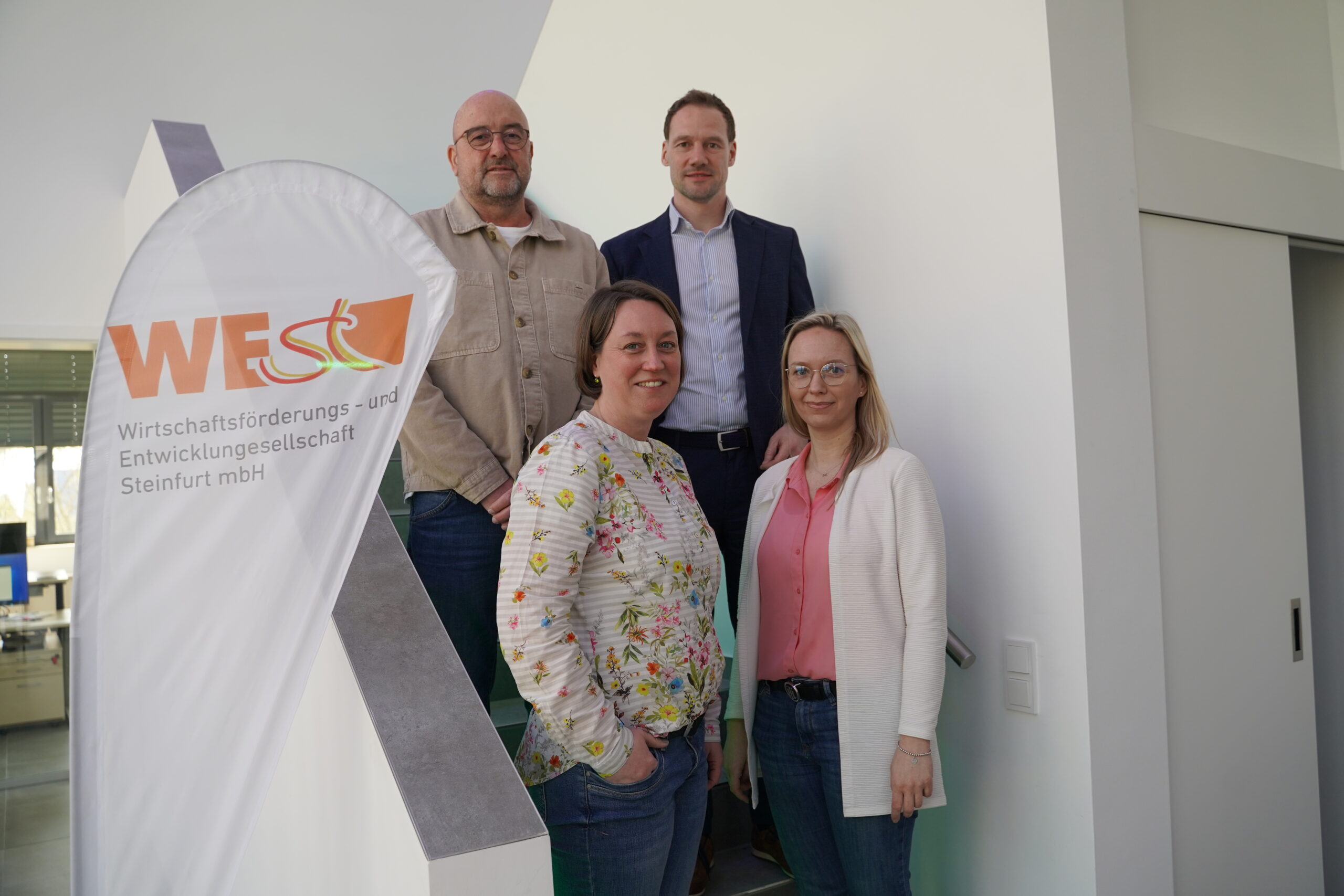 Sind zufrieden mit der Zusammenarbeit (o.v.l.): Thomas Berning (Agentur für Arbeit), Christian Holterhues (WESt), (u.v.l.) Dr. Wiebke Wesseling (WESt), Sarah Feldkamp (Agentur für Arbeit). 